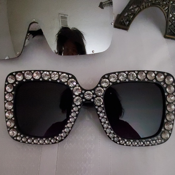 Sunglass Bundle - Picture 2 of 4